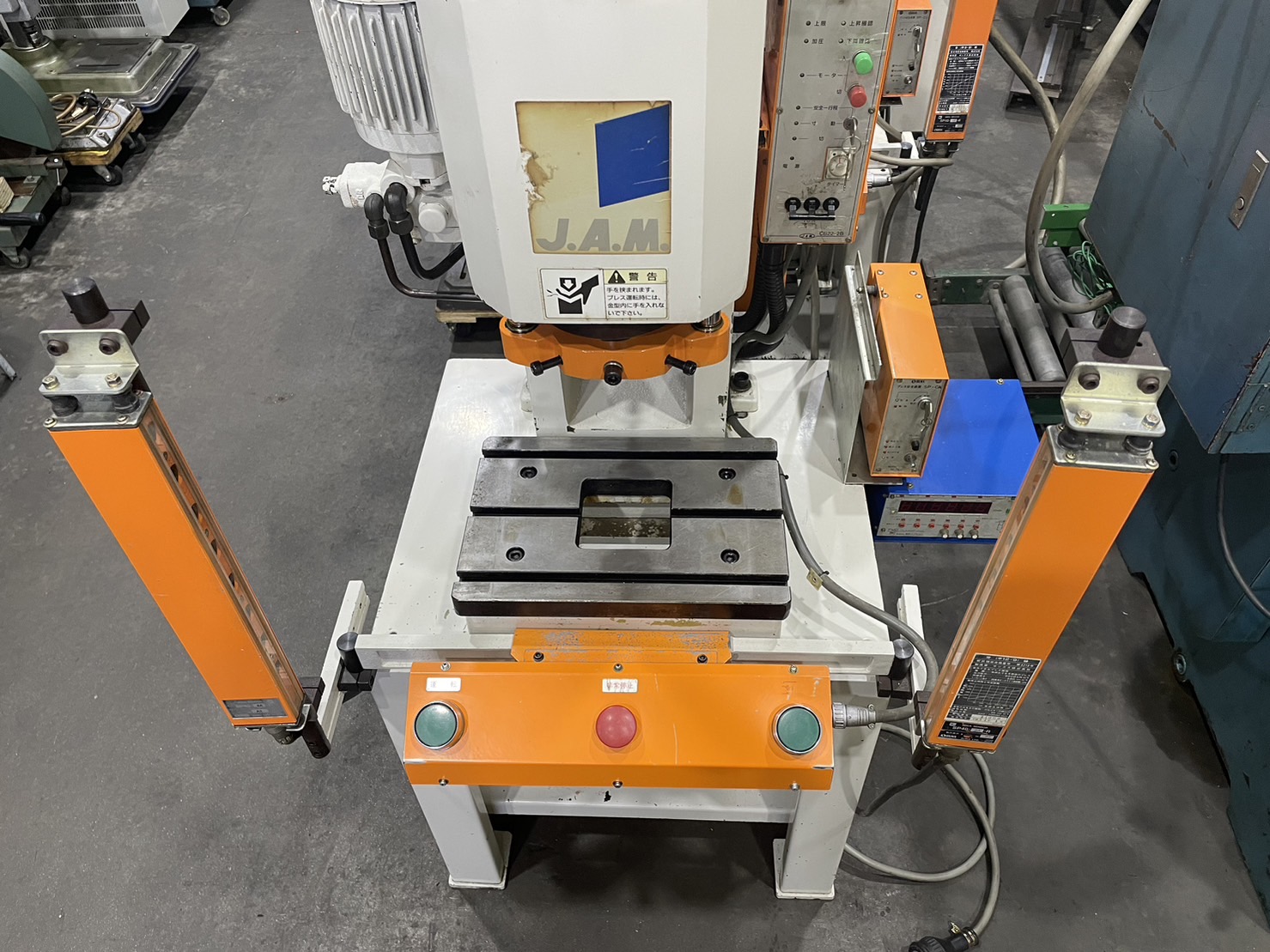 JAM(日本オートマチックマシン)製 3T油圧プレス HYP-305H – 楠本機械株式会社